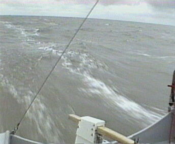 Blick auf das Achterwasser bei Gleitfahrt mit 10 kn Fahrt auf dem Flu Naze, August 1999