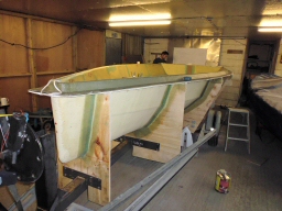 BlueMotion 550 - first production hull sitting in mould