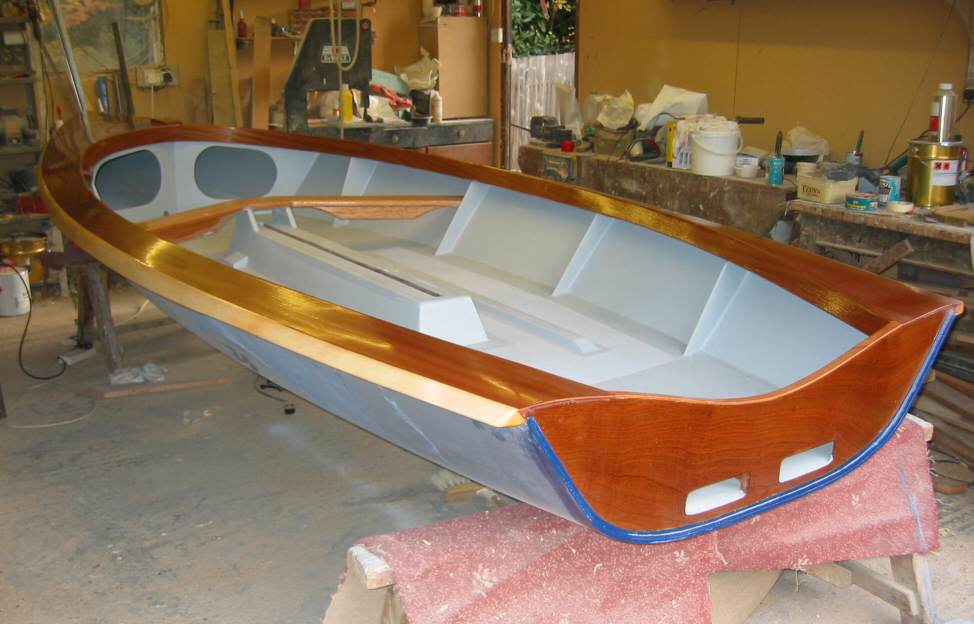 8 November 2003:  the hull is finished