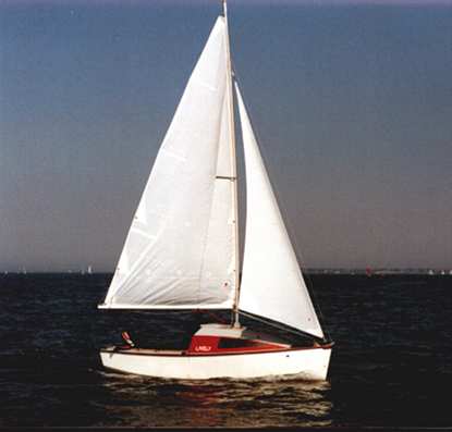 LIVELY sailing in the Solent (2)